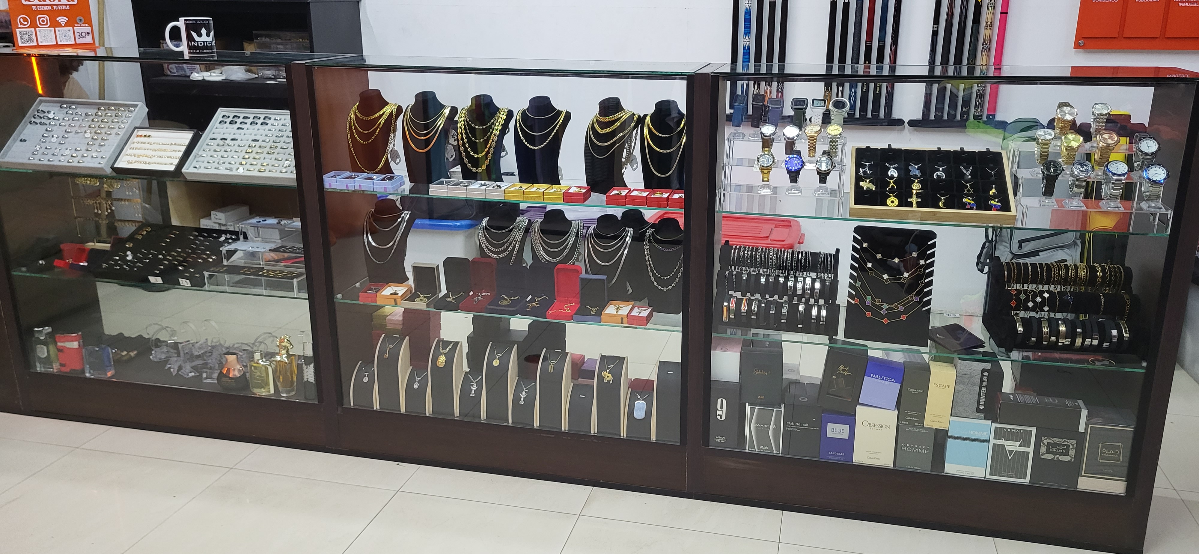 Interior de la tienda Suora - Vista 3